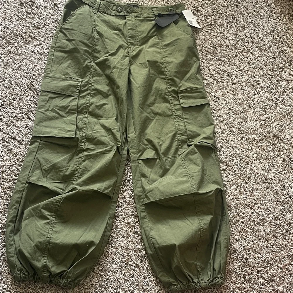 Forever 21 Olive Green Cargo Ankle Pants - Picture 1 of 5